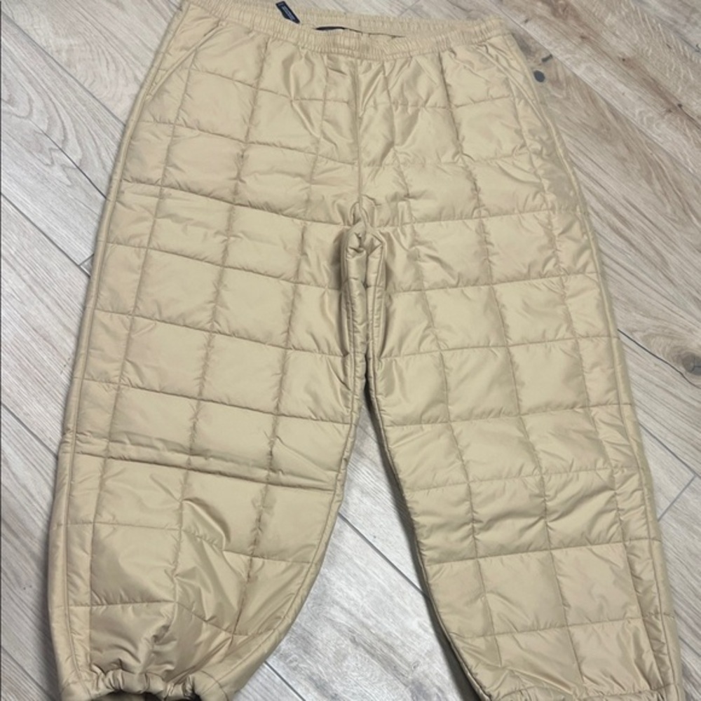 The North Face Women's Lhotse Pants in the "Khaki Stone" colorway.
